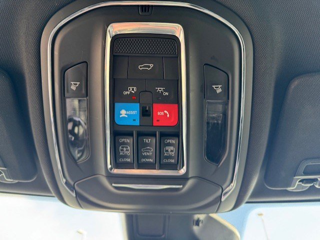 Used 2024 Jeep Grand Cherokee L Limited w/ Luxury Tech Group II image 19