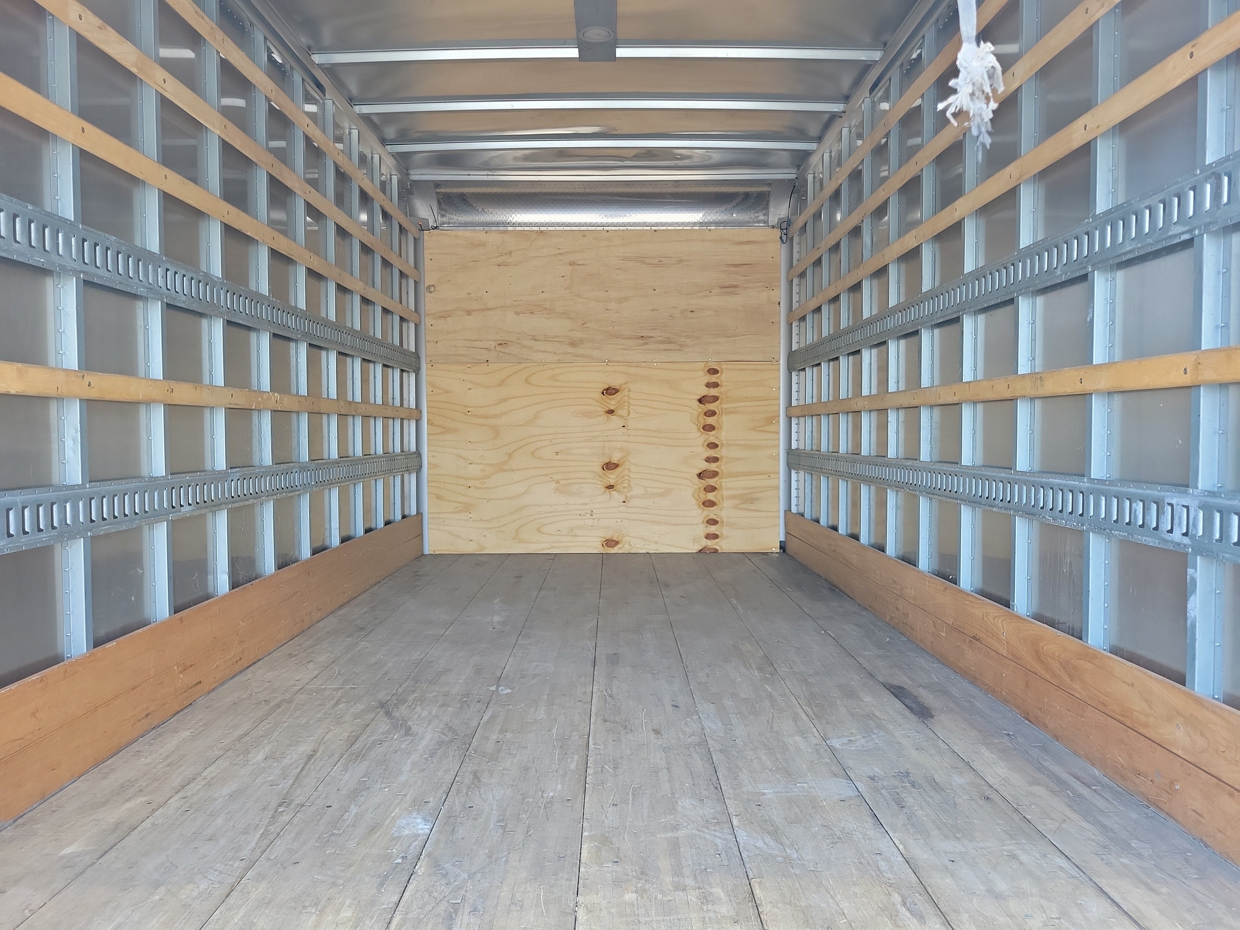 Used 2024 Isuzu NPR RWD image 16