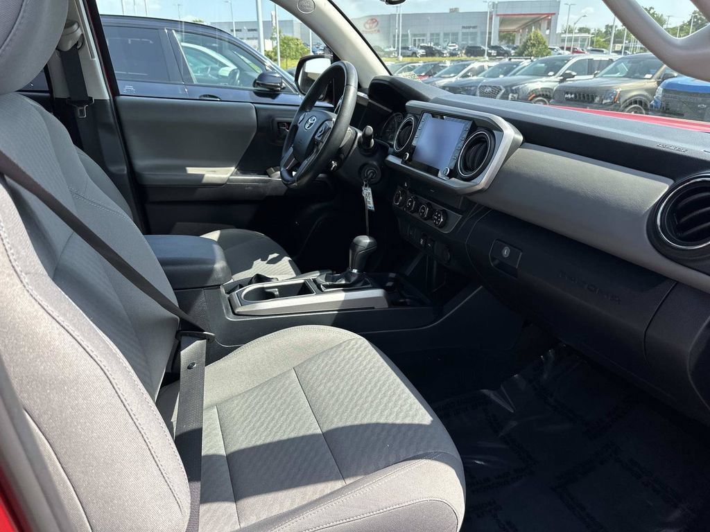 Used 2020 Toyota Tacoma SR5 AWD/4WD image 30