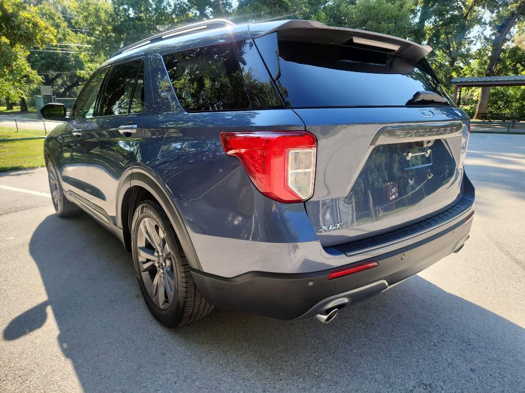 Used 2021 Ford Explorer XLT w/ Equipment Group 202A image 5