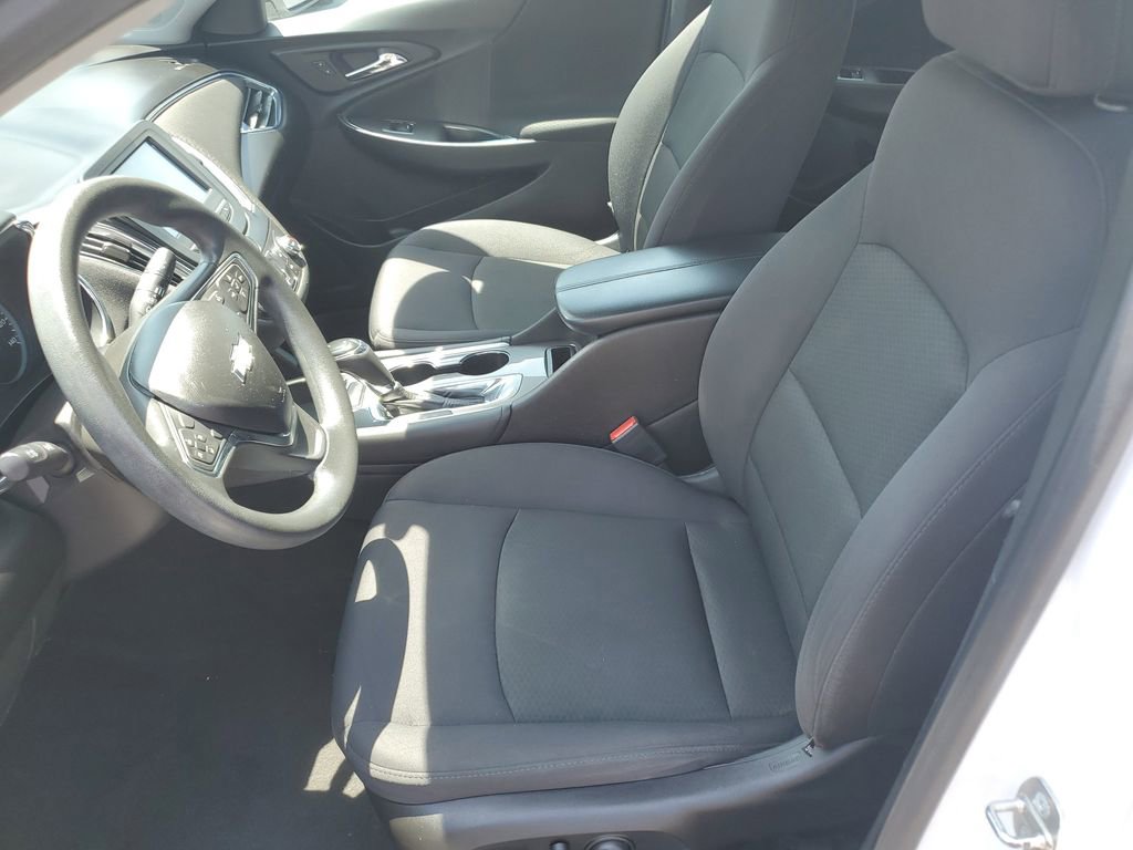 Used 2017 Chevrolet Malibu LT FWD image 17