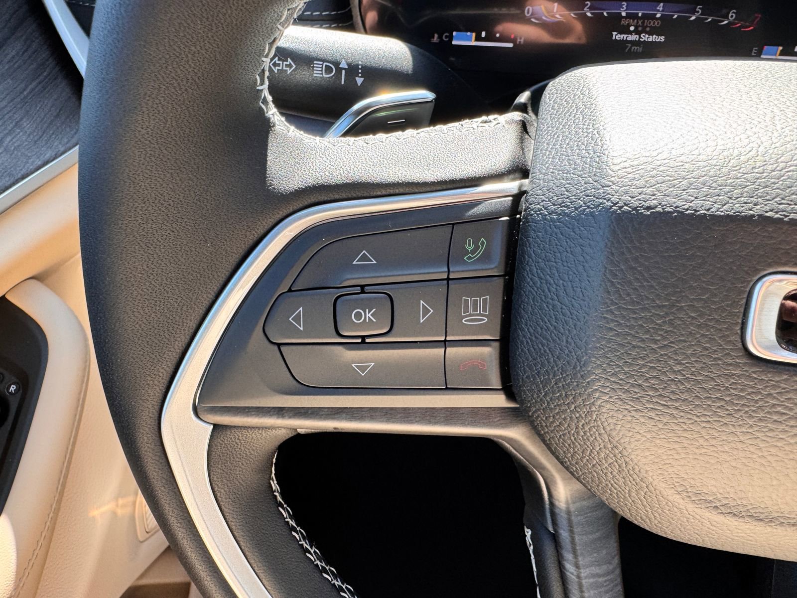 New 2025 Jeep Grand Cherokee Limited w/ Luxury Tech Group II image 16