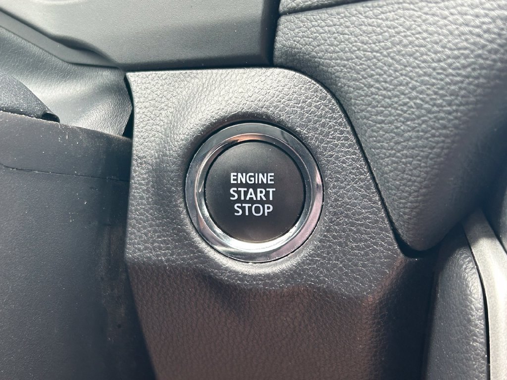 Used 2025 Toyota RAV4 XLE FWD image 25