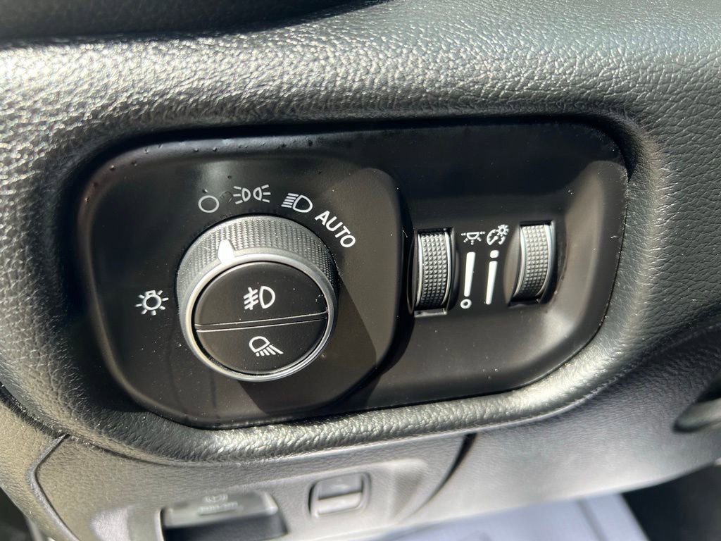 Used 2020 RAM 1500 Laramie w/ Sport Appearance Package AWD/4WD image 31