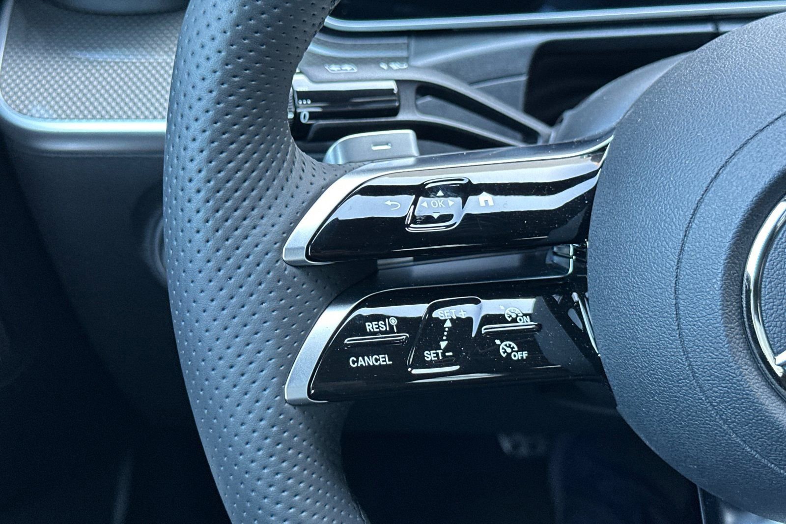 New 2025 Mercedes-Benz C 300 4MATIC Sedan image 24