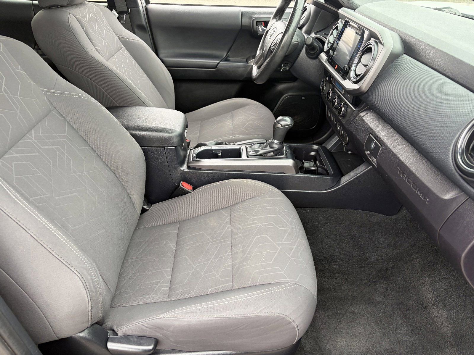 Used 2017 Toyota Tacoma TRD Sport image 12