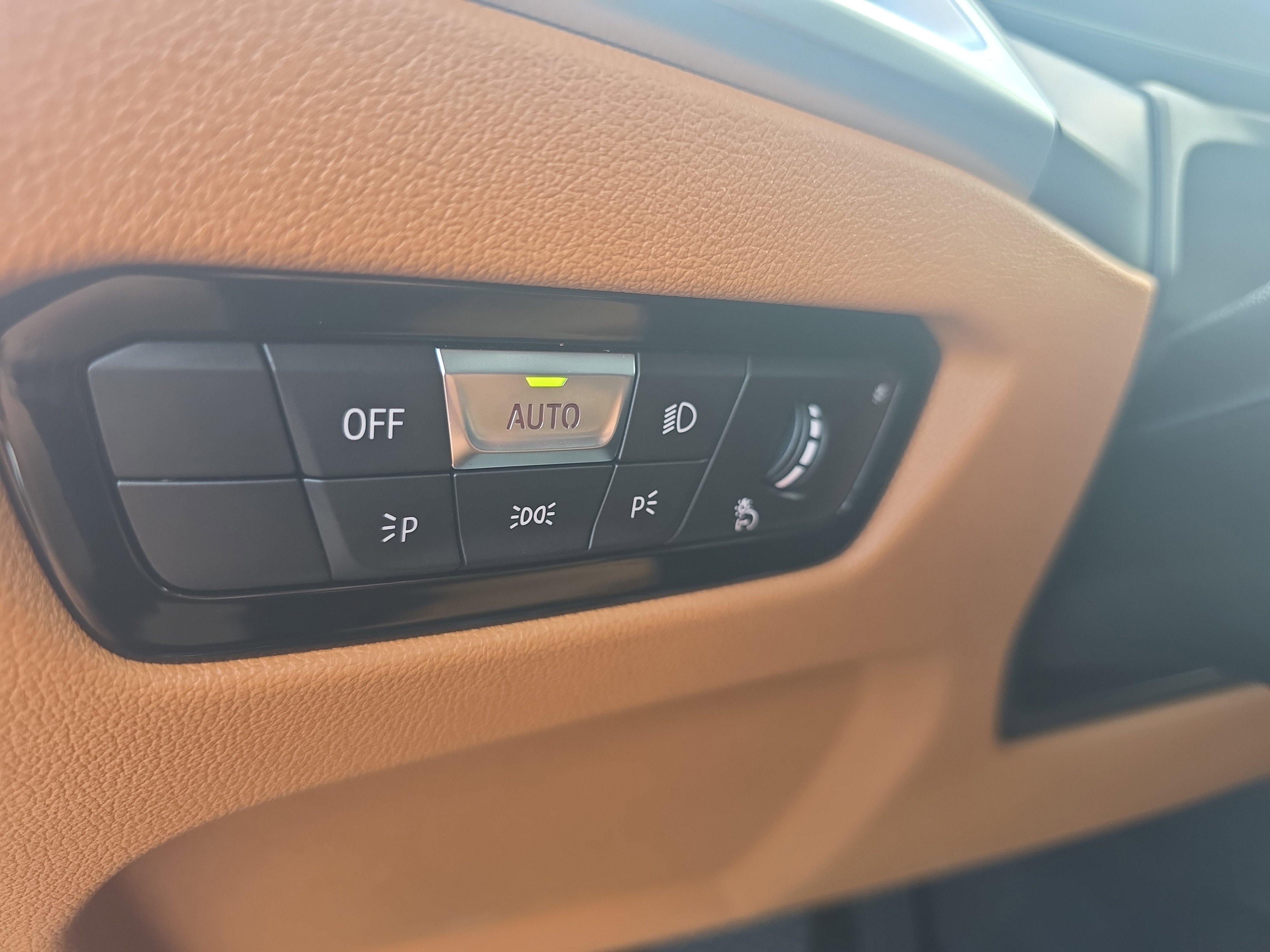 Used 2025 BMW 430i Coupe w/ Convenience Package image 25