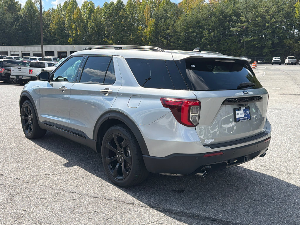 Used 2024 Ford Explorer ST-Line w/ Class IV Trailer Tow Package RWD image 5