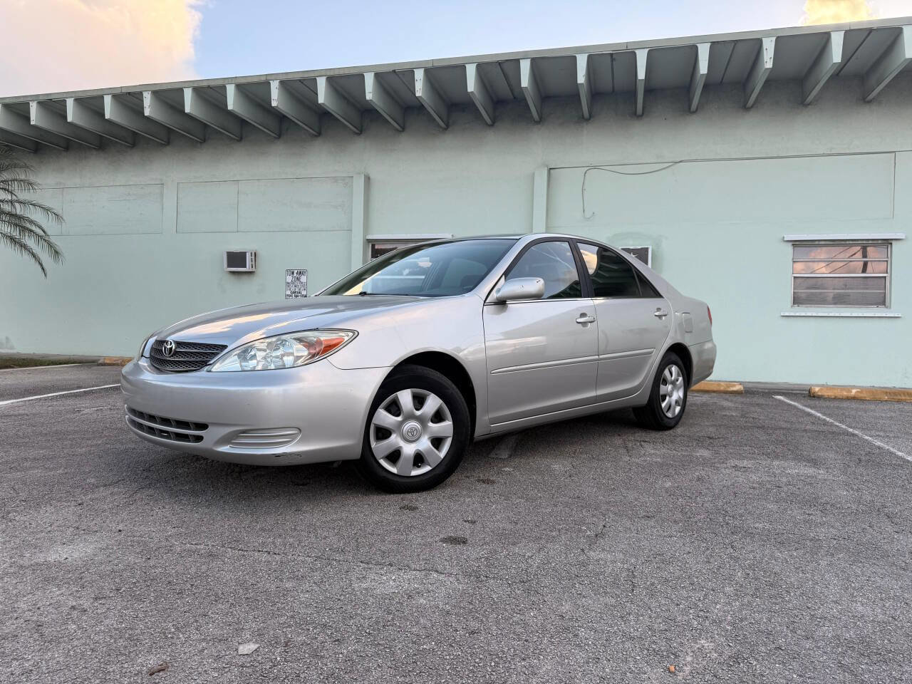 Used 2004 Toyota Camry LE FWD image 19