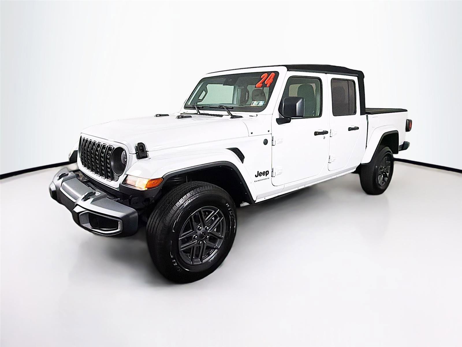Used 2024 Jeep Gladiator Sport AWD/4WD image 3