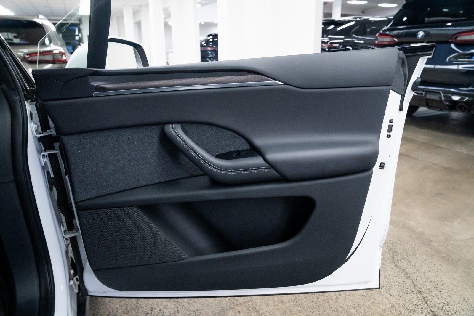 Used 2025 Tesla Model X image 22