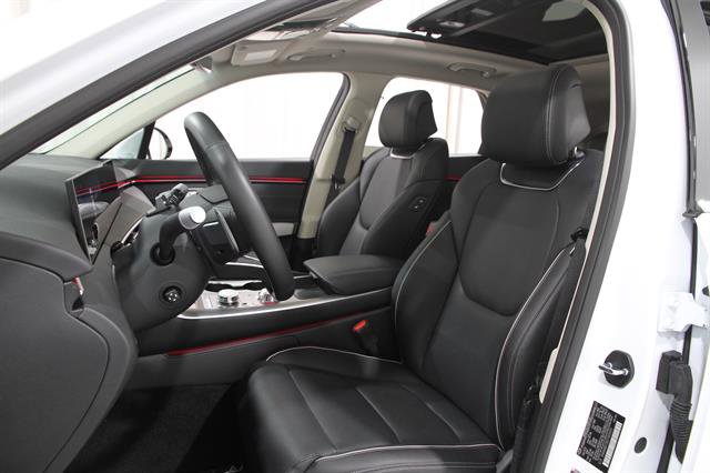 Used 2026 Genesis GV70 2.5T Advanced image 5