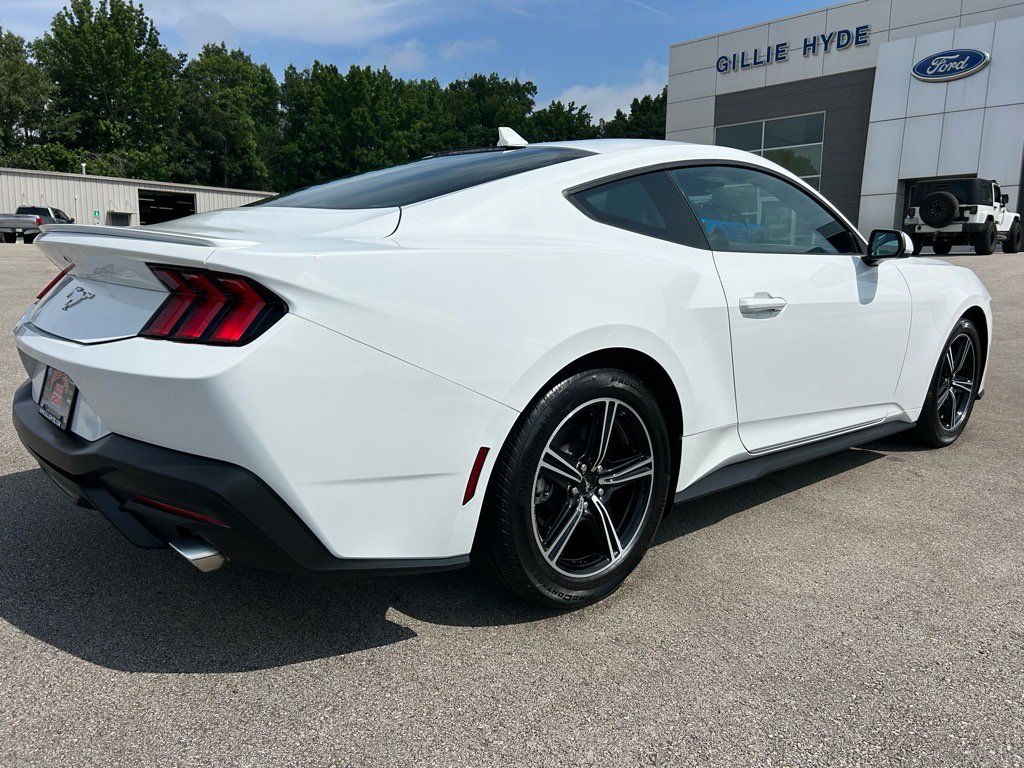 Used 2024 Ford Mustang Premium image 4