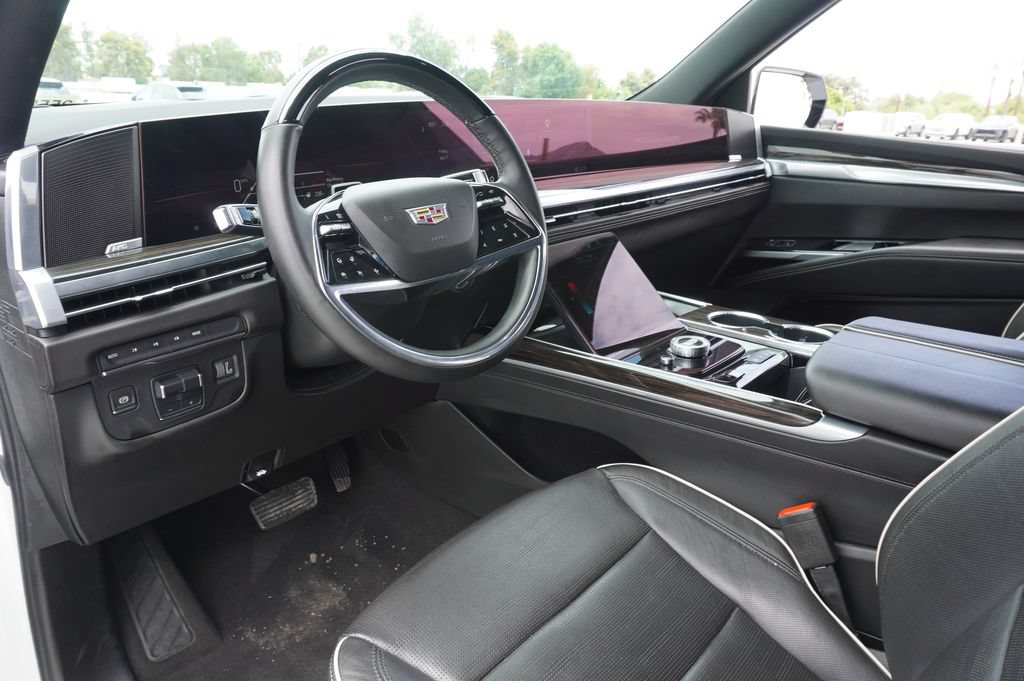 Certified 2025 Cadillac Escalade Premium Luxury AWD/4WD image 18