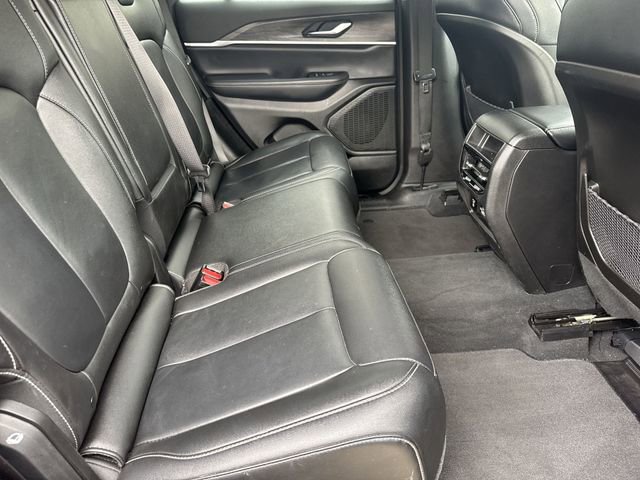 Used 2023 Jeep Grand Cherokee Limited AWD/4WD image 29