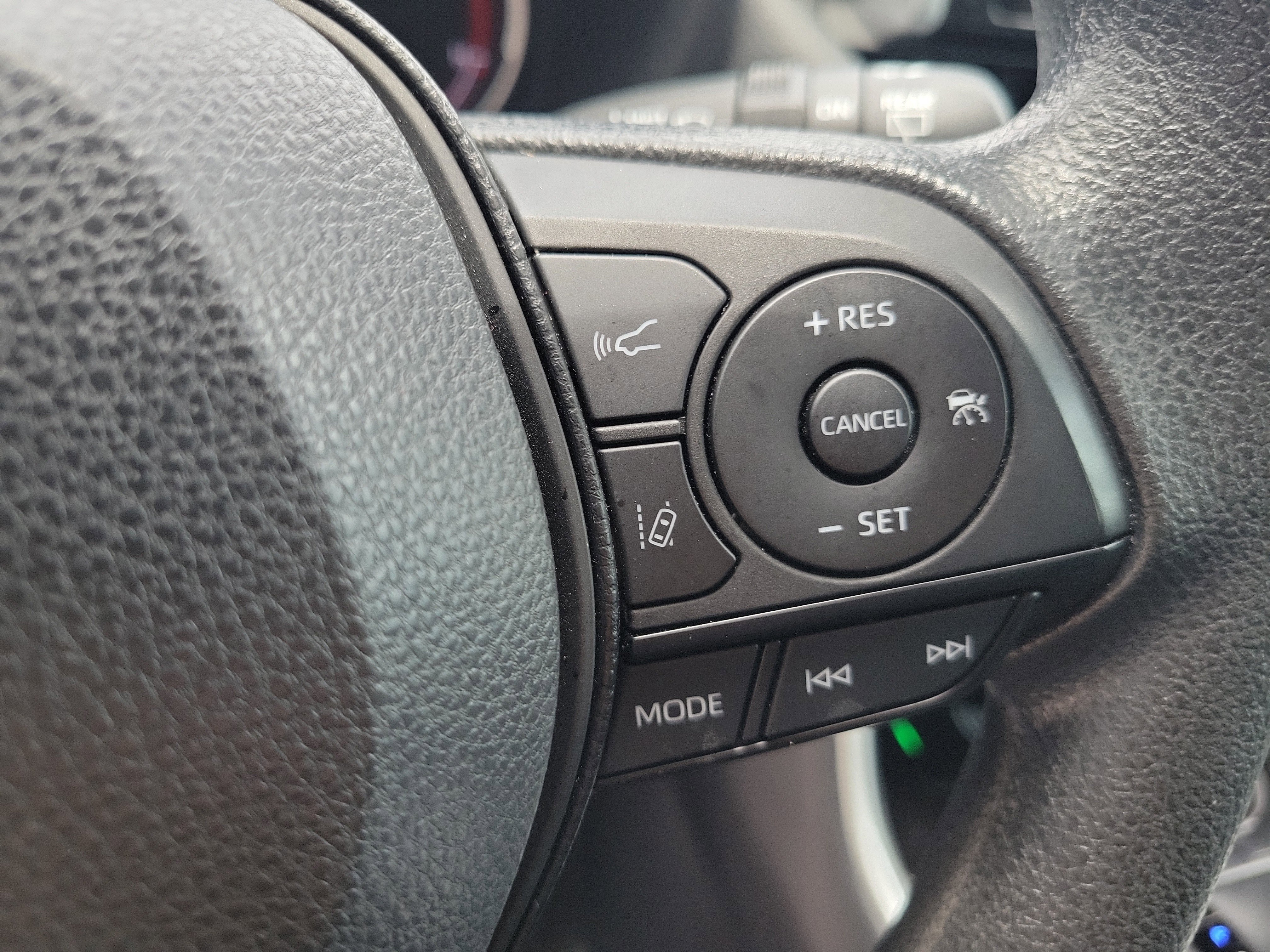 Used 2024 Toyota RAV4 XLE FWD image 30