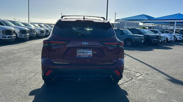 Used 2024 Toyota Highlander XLE image 4