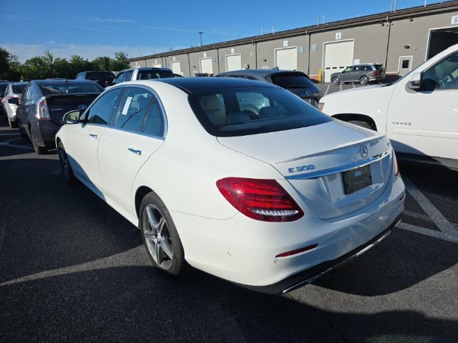 Used 2017 Mercedes-Benz E 300 4MATIC image 6