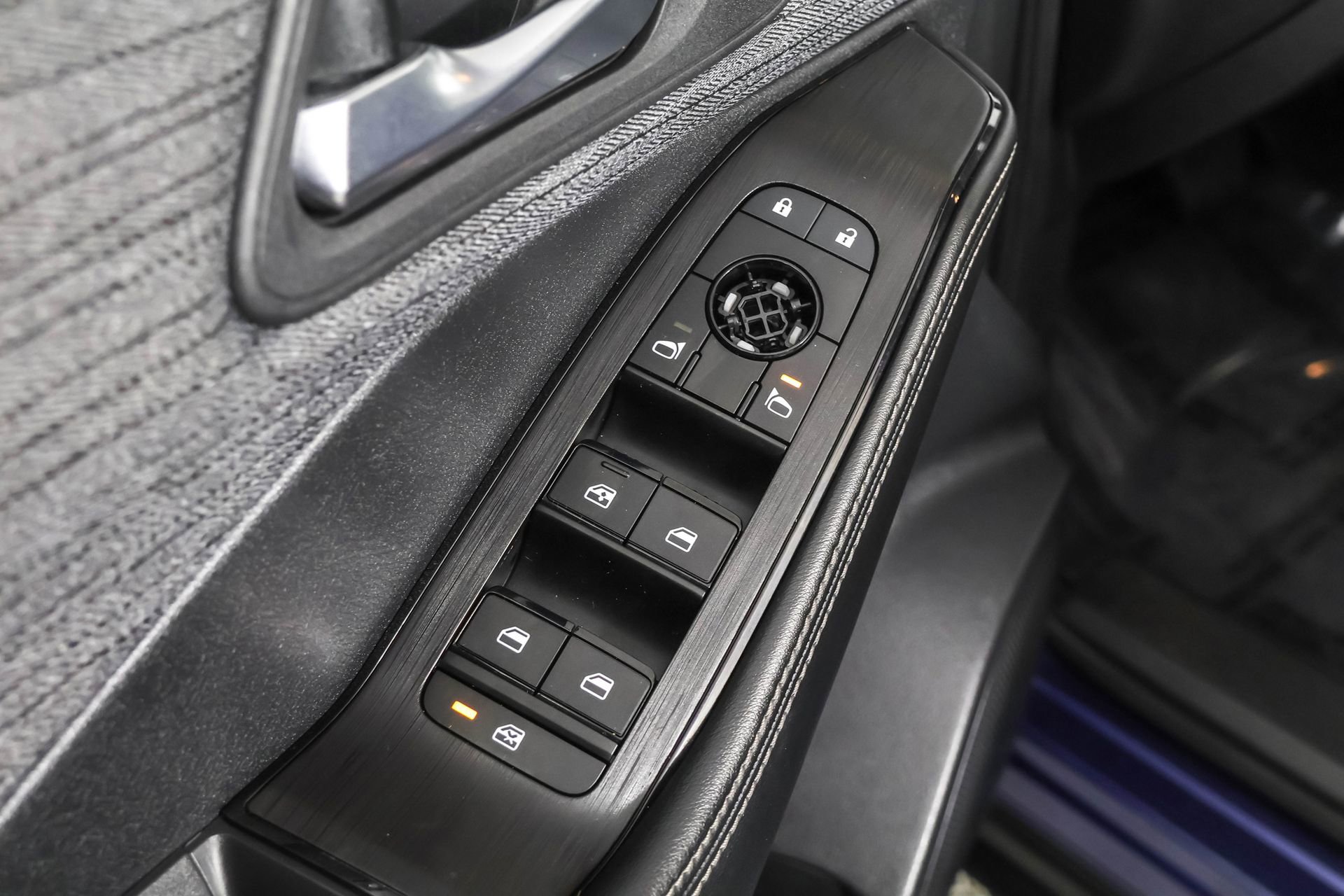 Used 2023 Nissan Rogue SV image 42