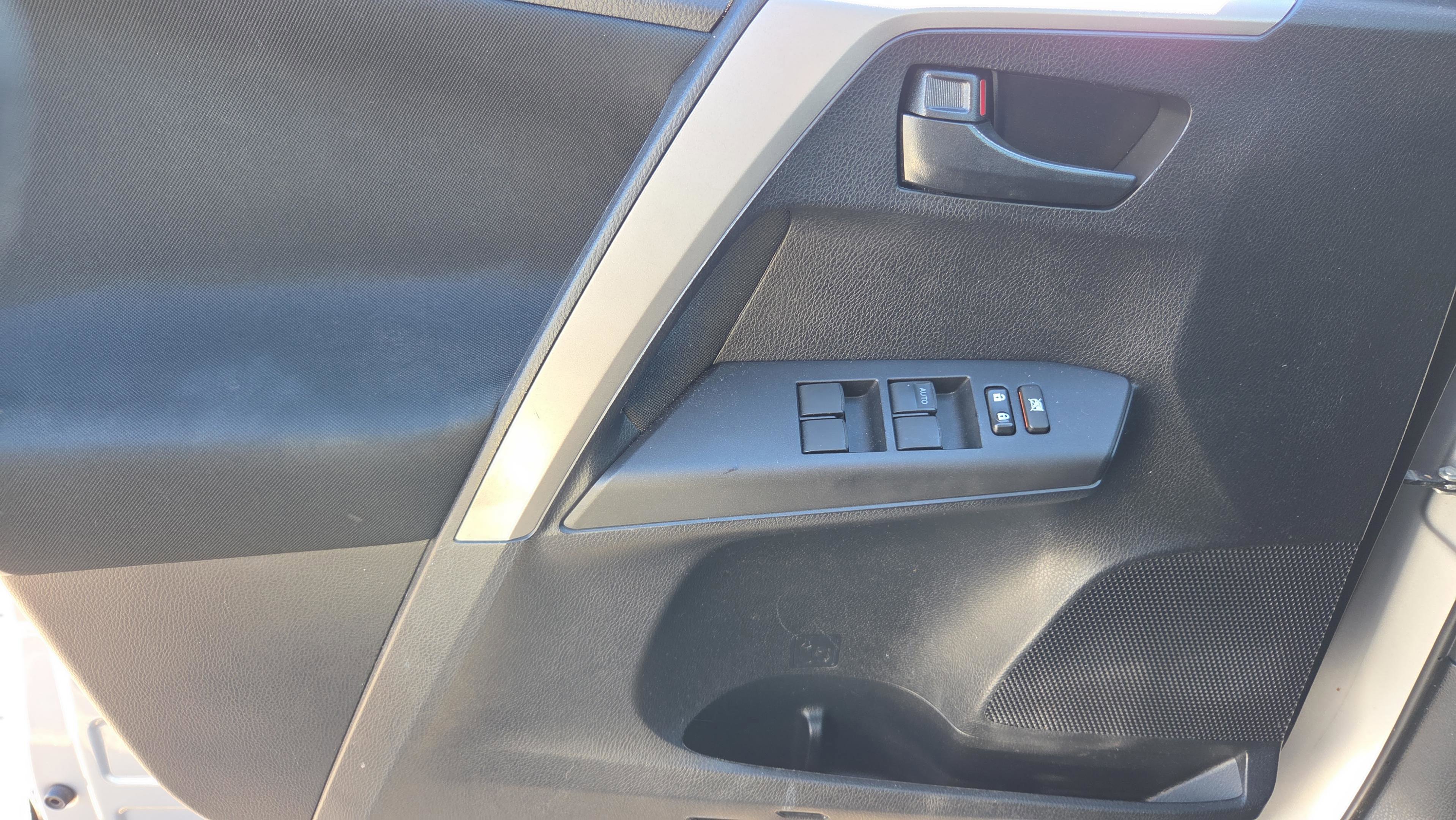 Used 2016 Toyota RAV4 LE image 23