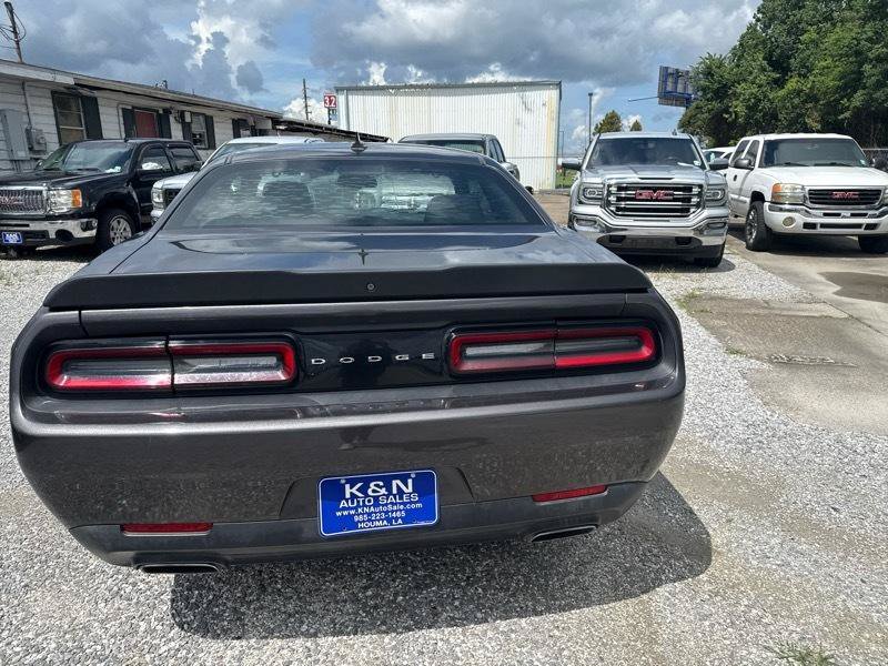 Used 2016 Dodge Challenger SXT w/ Blacktop Package RWD image 3