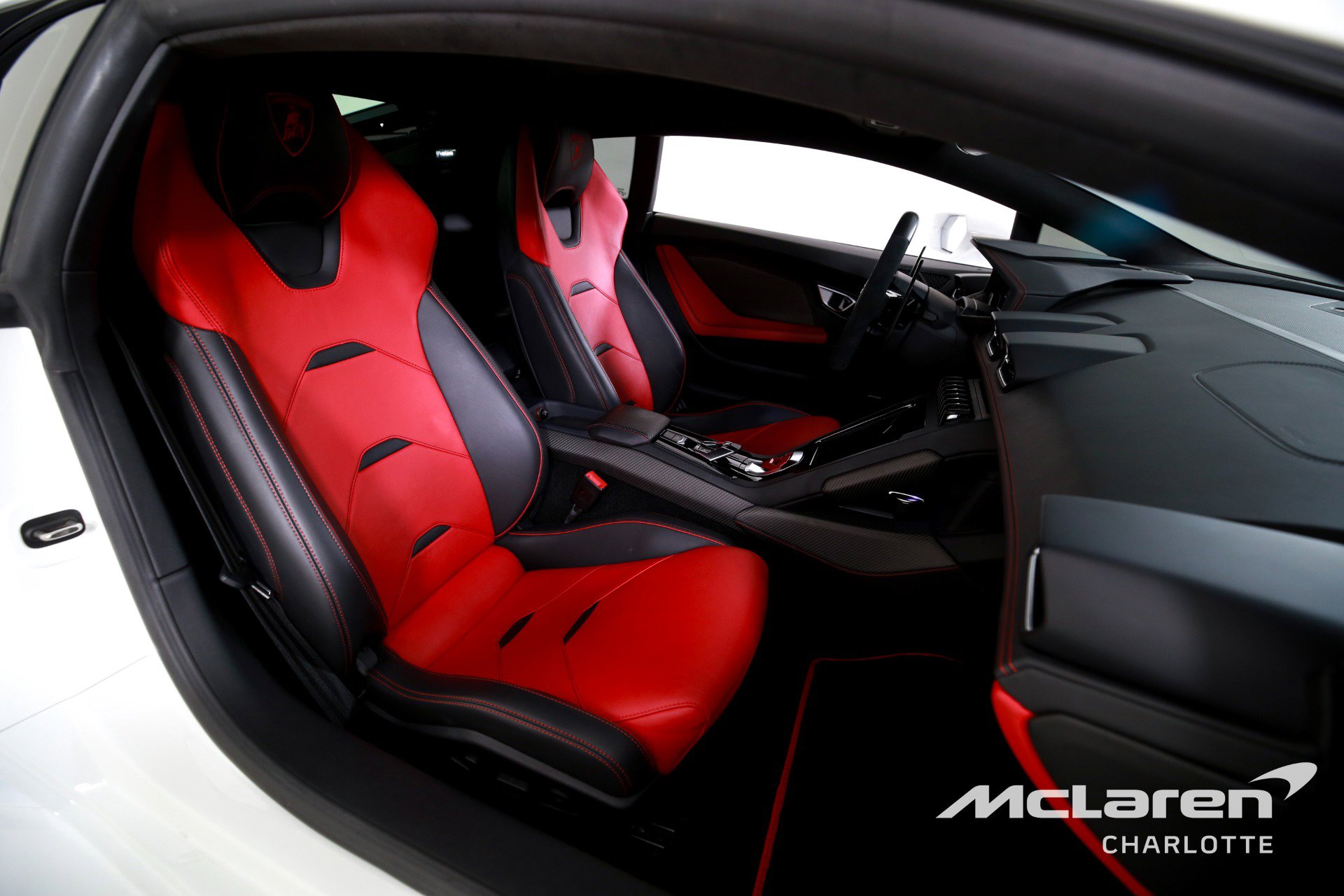 Used 2020 Lamborghini Huracan EVO image 19