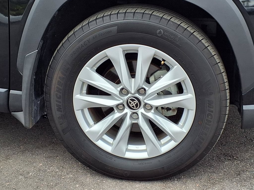 Used 2024 Toyota Corolla Cross LE FWD image 10