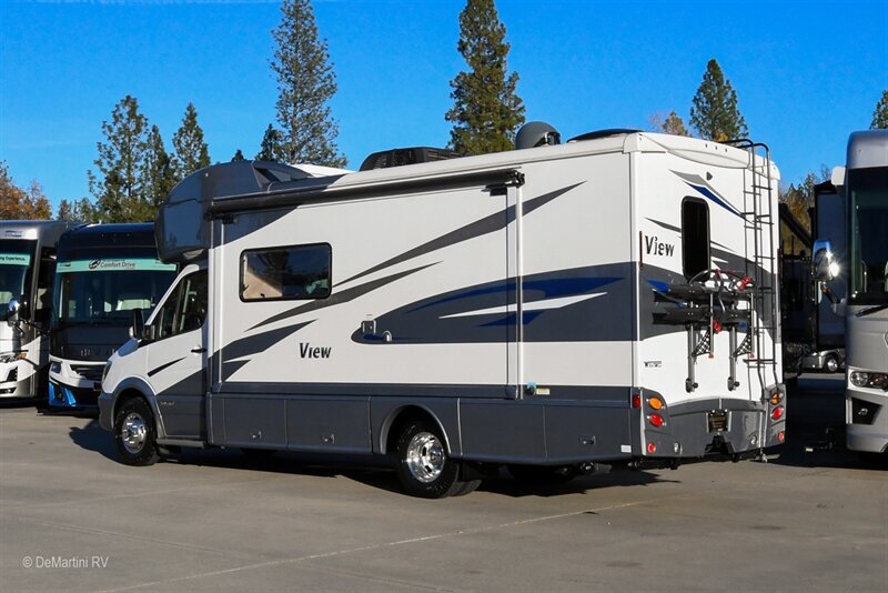 Used 2018 Mercedes-Benz Sprinter 3500 image 2