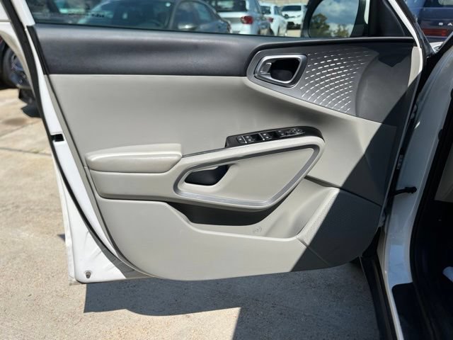 Used 2023 Kia Soul LX FWD image 11