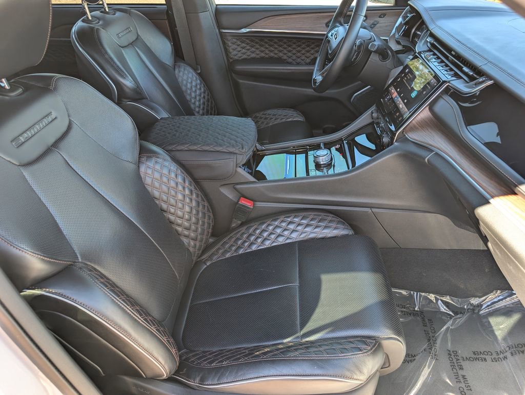 Used 2023 Jeep Grand Cherokee Summit w/ Luxury Tech Group V image 12