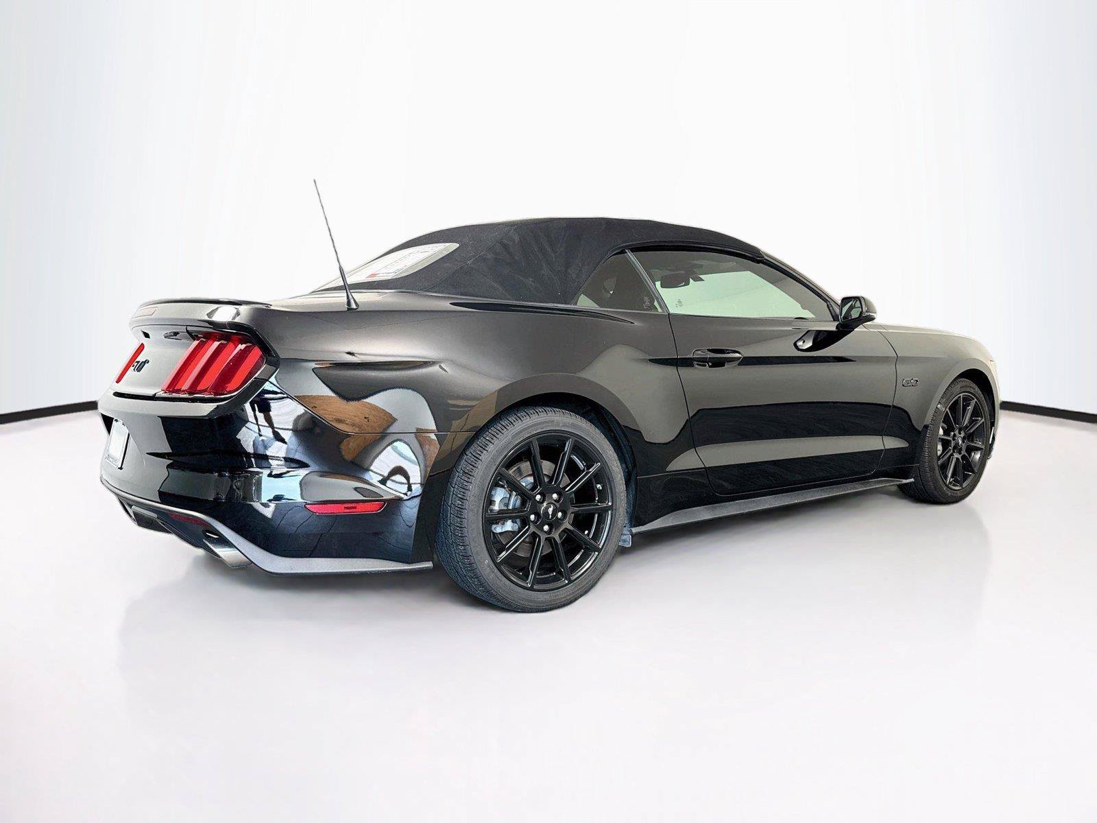Used 2016 Ford Mustang GT Premium w/ Black Accent Package RWD image 4