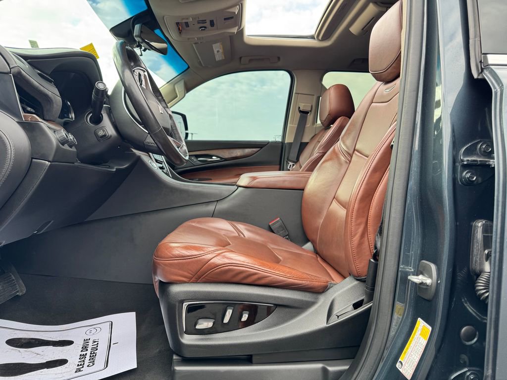 Used 2019 Cadillac Escalade Luxury AWD/4WD image 25