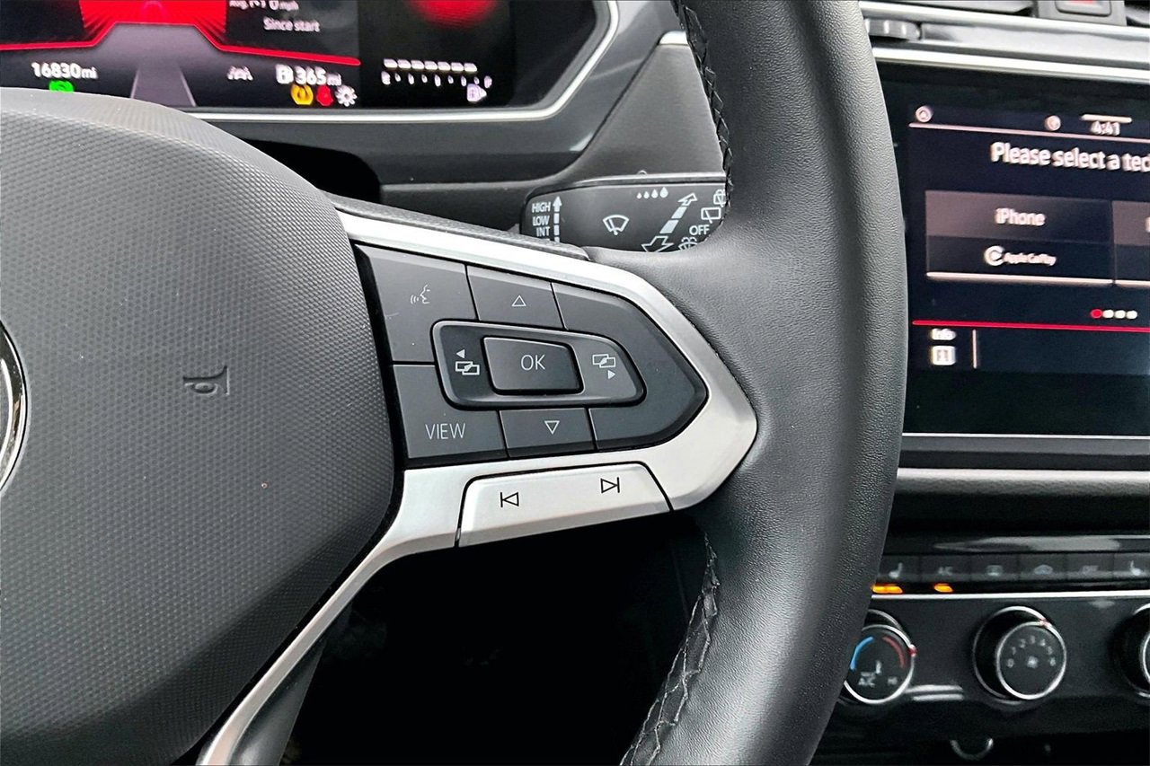 Used 2024 Volkswagen Tiguan SE image 28