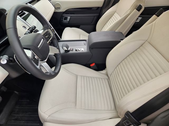 Used 2025 Land Rover Discovery S image 13