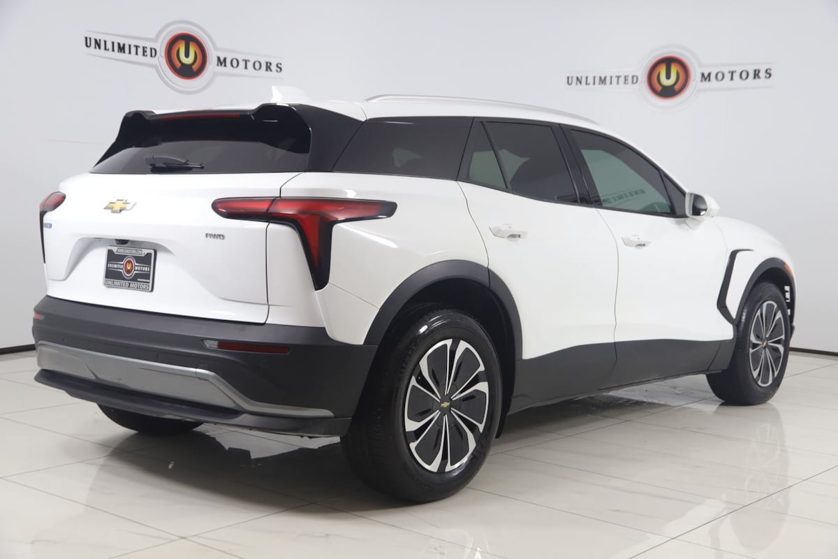 Used 2025 Chevrolet Blazer EV LT AWD/4WD image 3