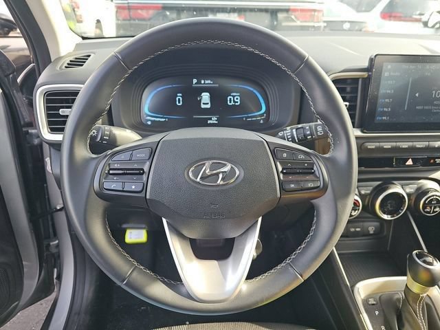 Used 2025 Hyundai Venue SEL FWD image 7