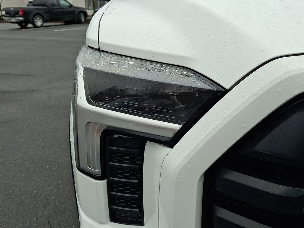 Used 2022 Toyota Tundra SR5 w/ SR5 Convenience Package image 11