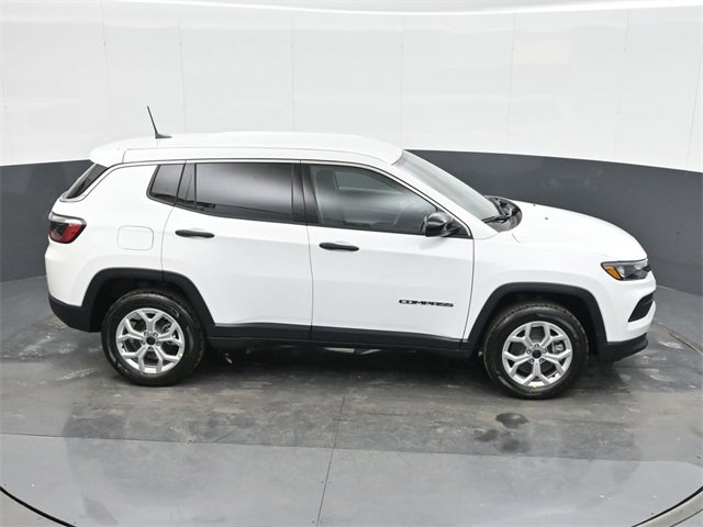 Used 2025 Jeep Compass Sport image 30