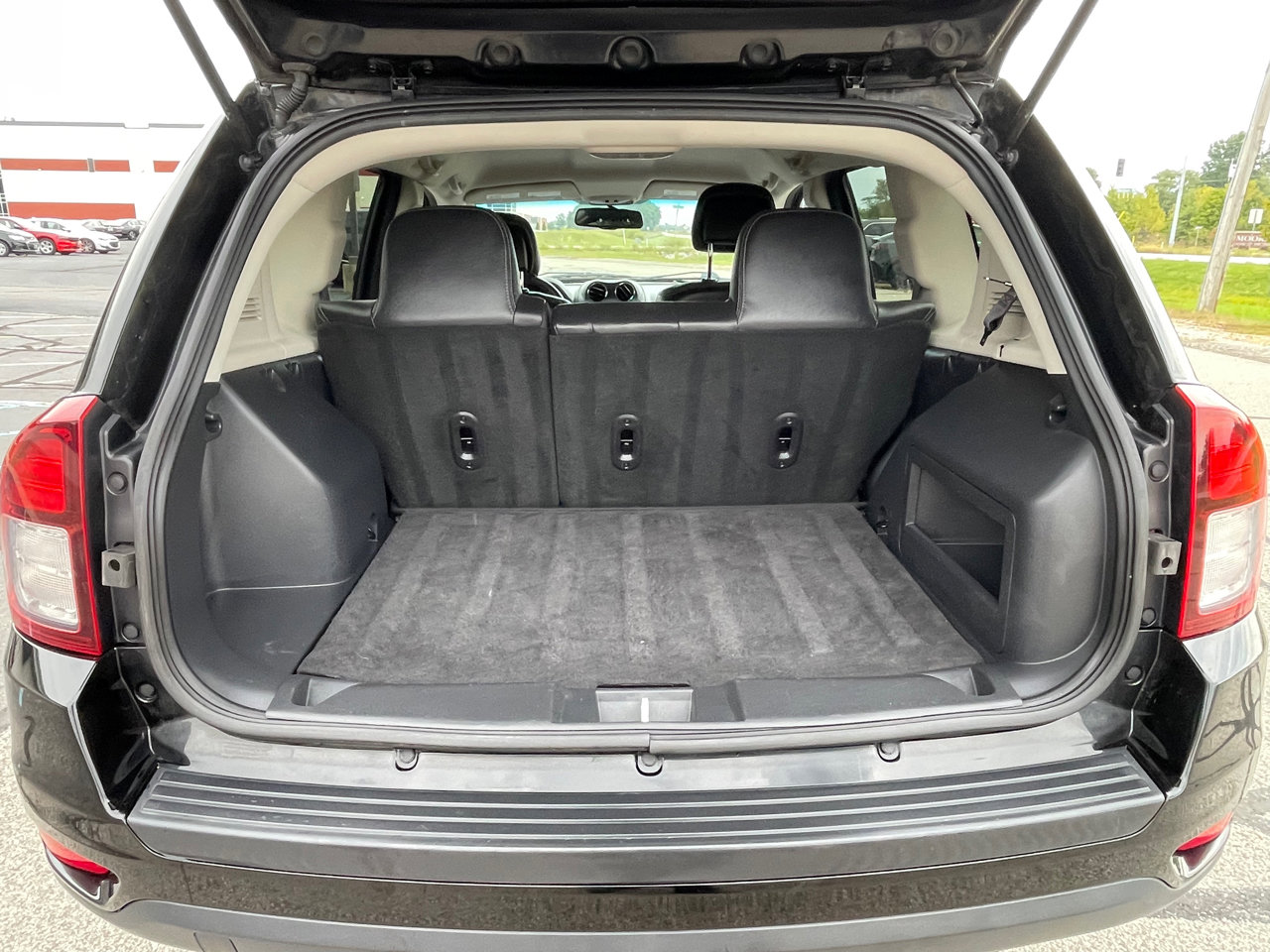 Used 2016 Jeep Compass Latitude image 21