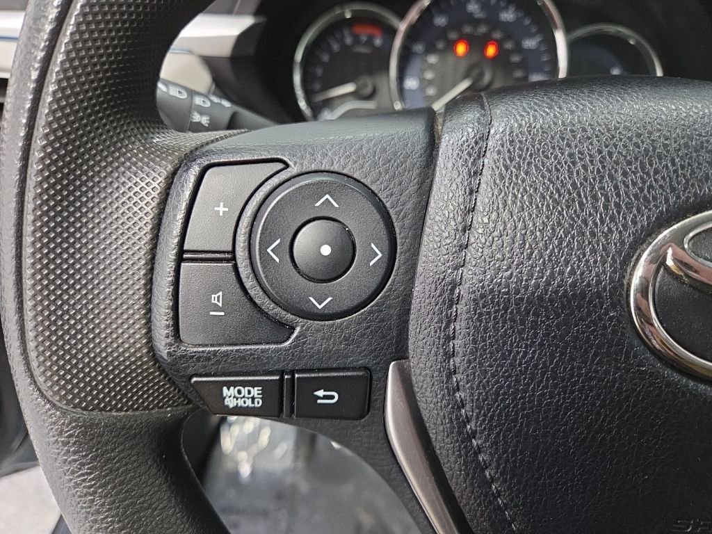 Used 2015 Toyota Corolla LE image 14