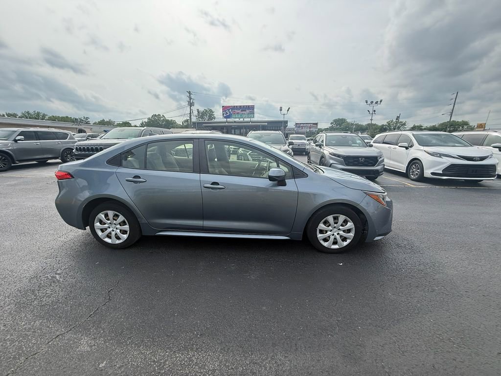 Used 2020 Toyota Corolla LE FWD image 2