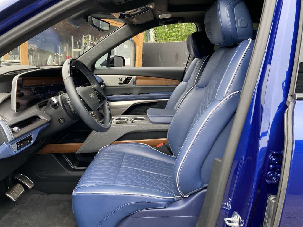 Certified 2026 Cadillac Vistiq Premium Luxury AWD/4WD image 14