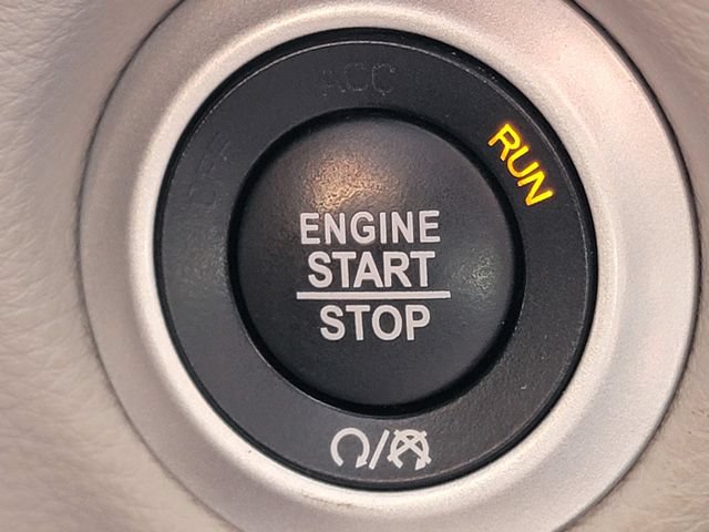 Used 2023 Chrysler Pacifica Touring-L FWD image 6