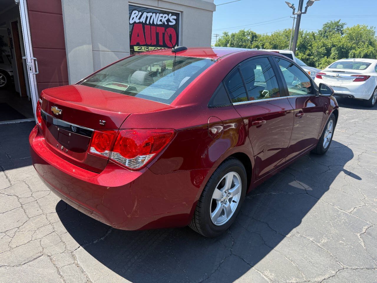 Used 2016 Chevrolet Cruze LT w/ Technology Package FWD image 6