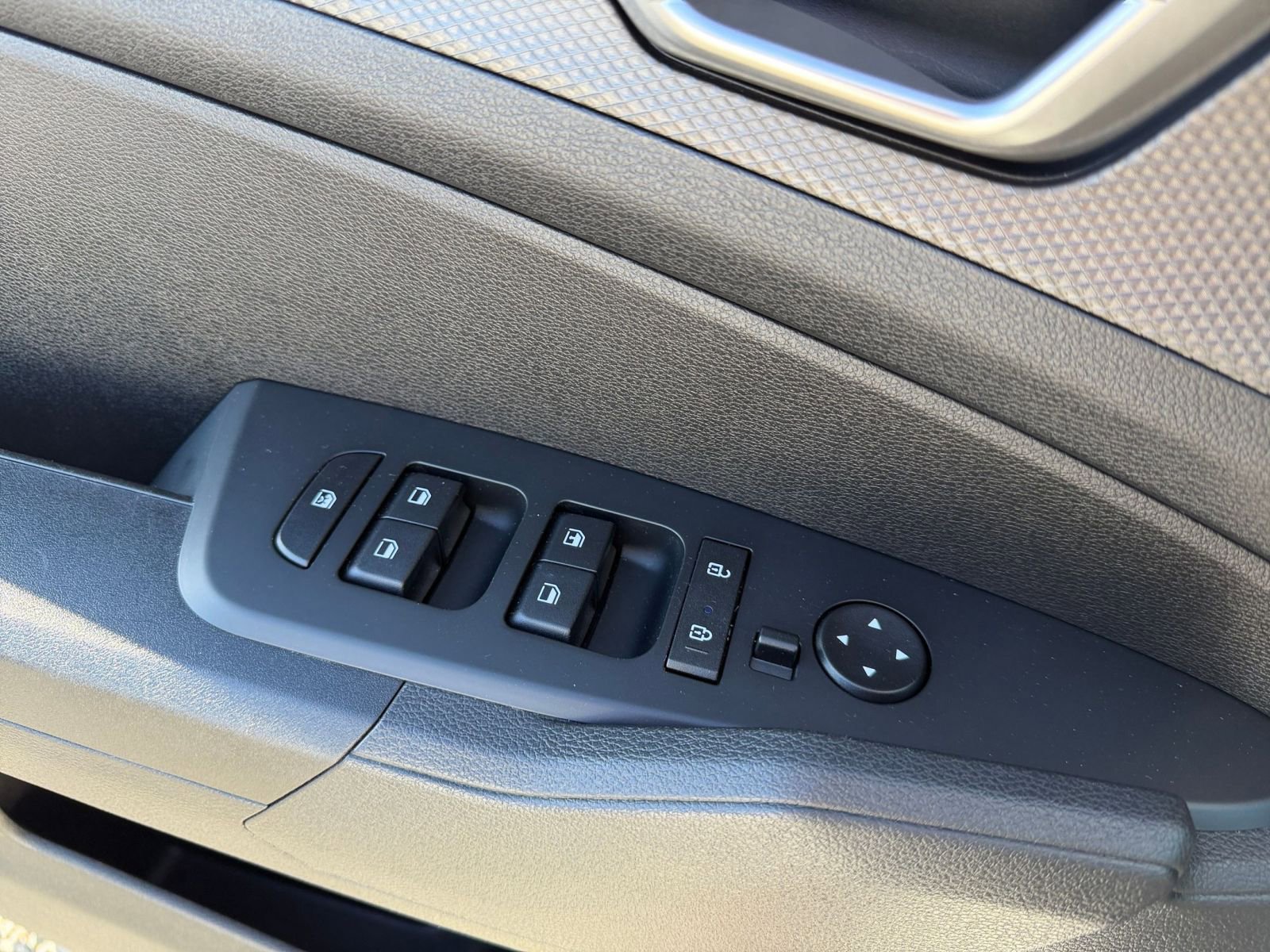 Used 2025 Kia Sportage LX image 20