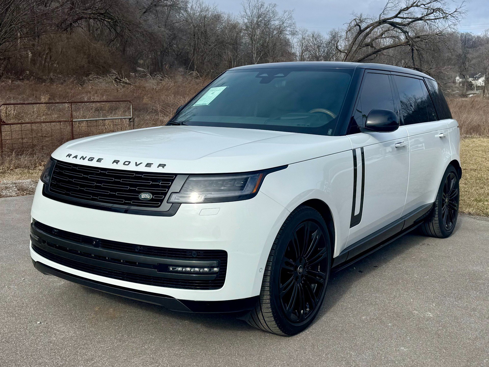 Used 2024 Land Rover Range Rover Long Wheelbase Autobiography image 2