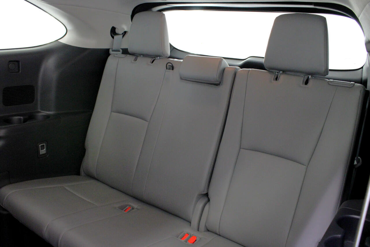 Used 2021 Toyota Highlander XLE image 40