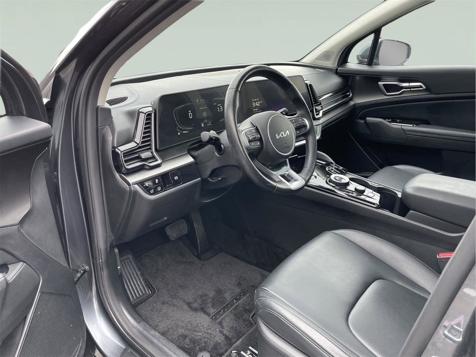 Used 2023 Kia Sportage EX w/ EX Premium Package image 13