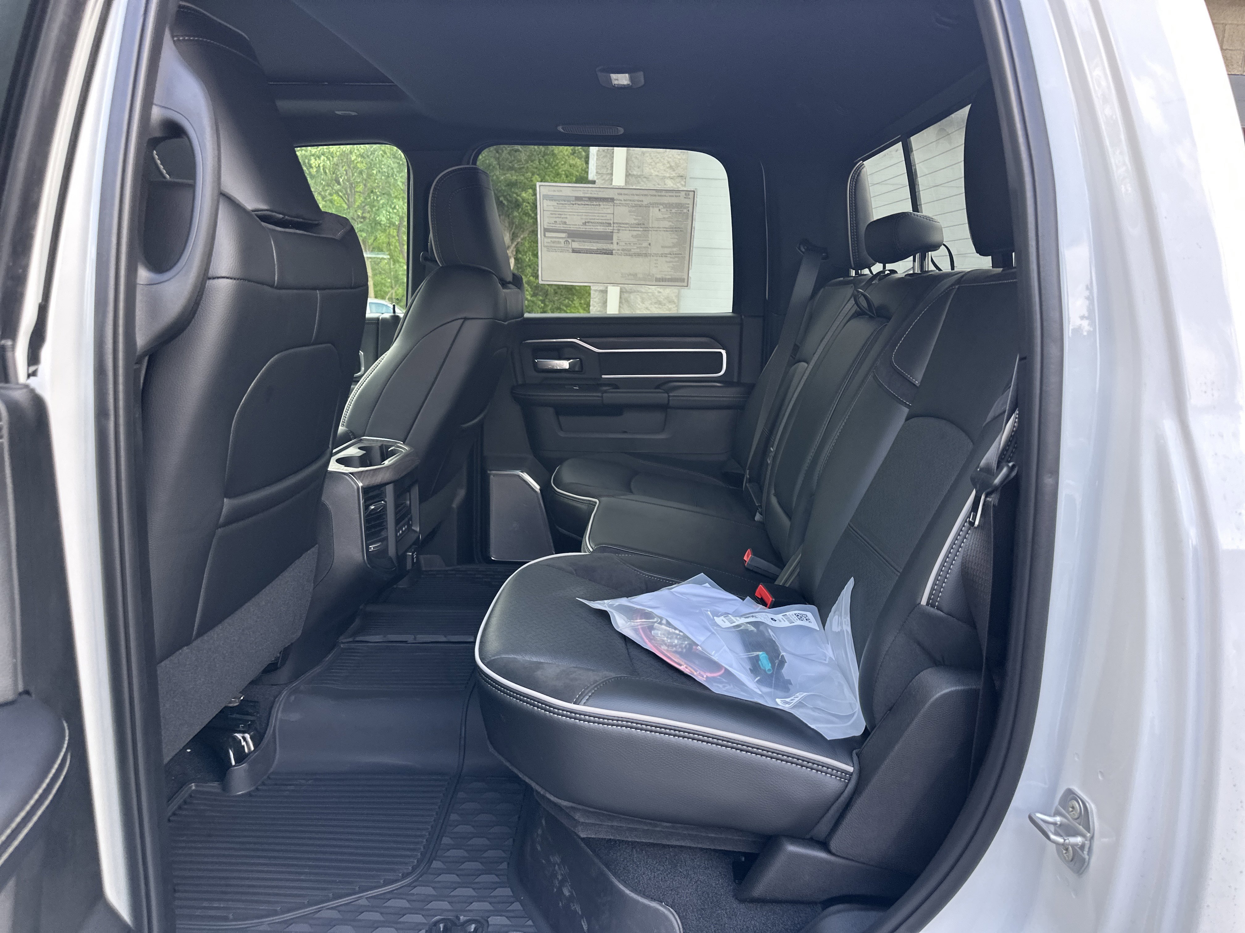 New 2026 RAM 3500 Laramie AWD/4WD image 30