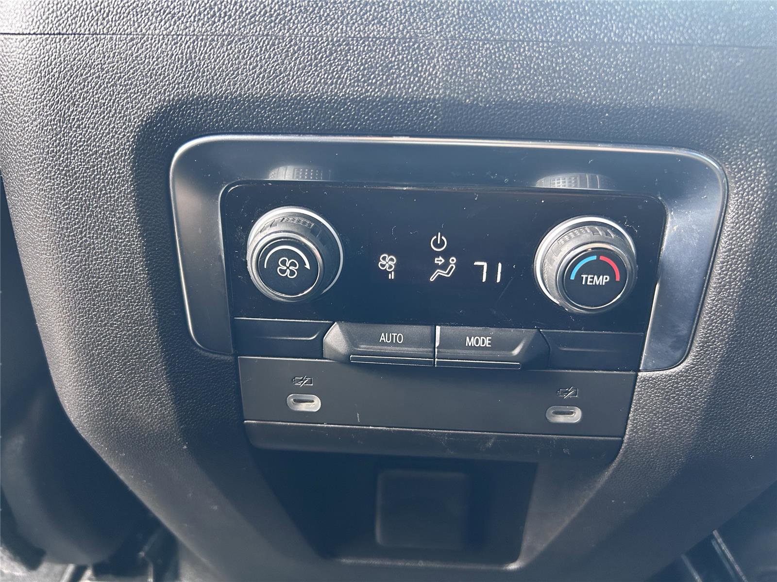 Used 2021 Chevrolet Suburban LS image 9